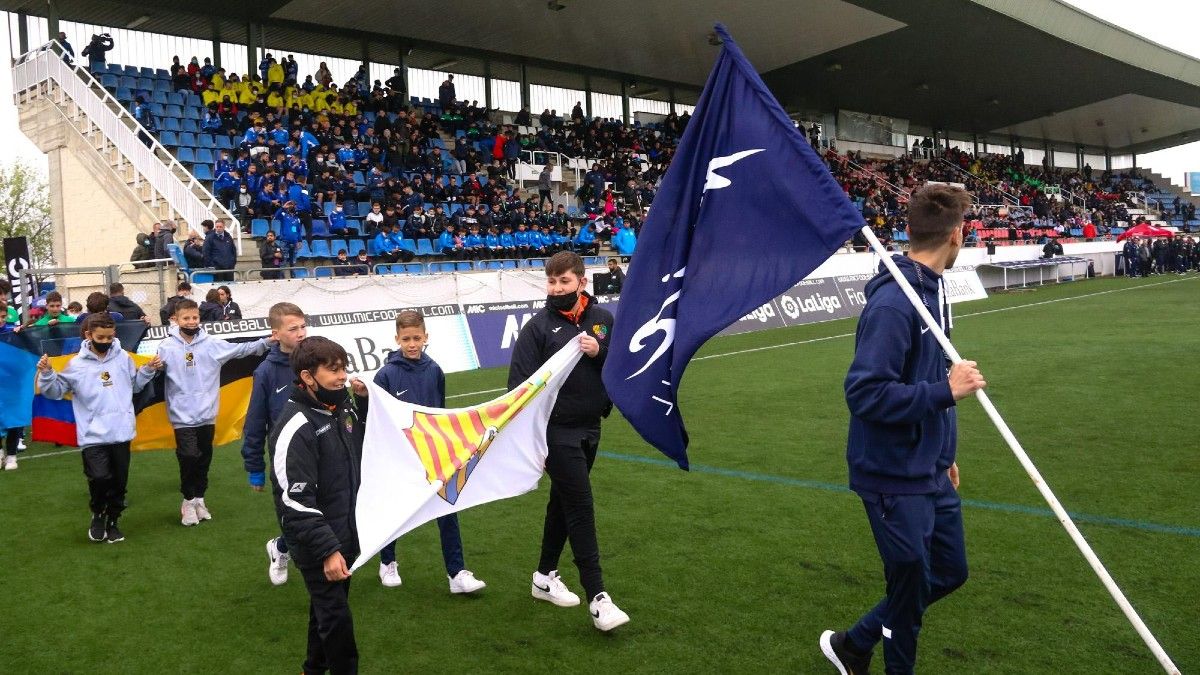 El Estadio de Vilatenim, de Figueres, ha albergado este mediodía uno de los actos de apertura del MICFootball