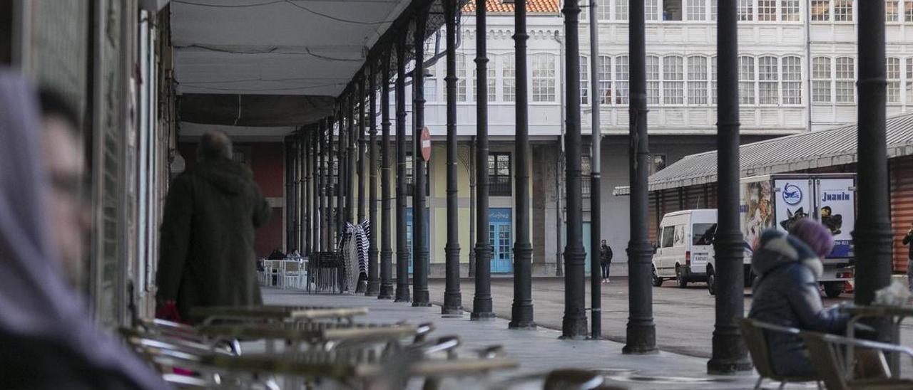 La plaza de Hermanos Orbón, con la obra inacabada.