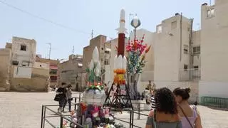 Hogueras de San Juan en Elche: Un cohete, tradiciones y contaminación