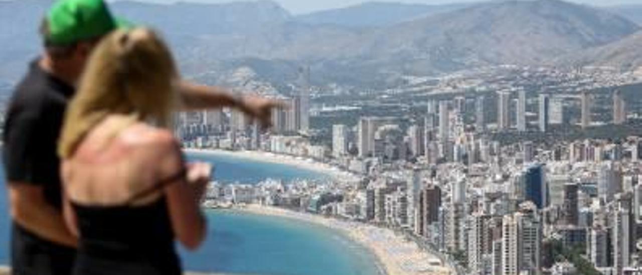 El Síndic apremia al gobierno de Benidorm para informar a Cs de los premios hoteleros bajo lupa