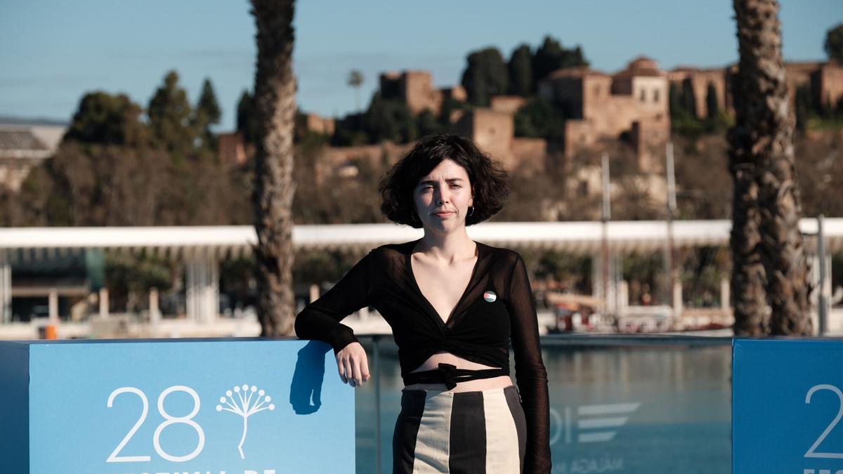 La directora bilbaína Sara Fantova, en el puerto de Málaga