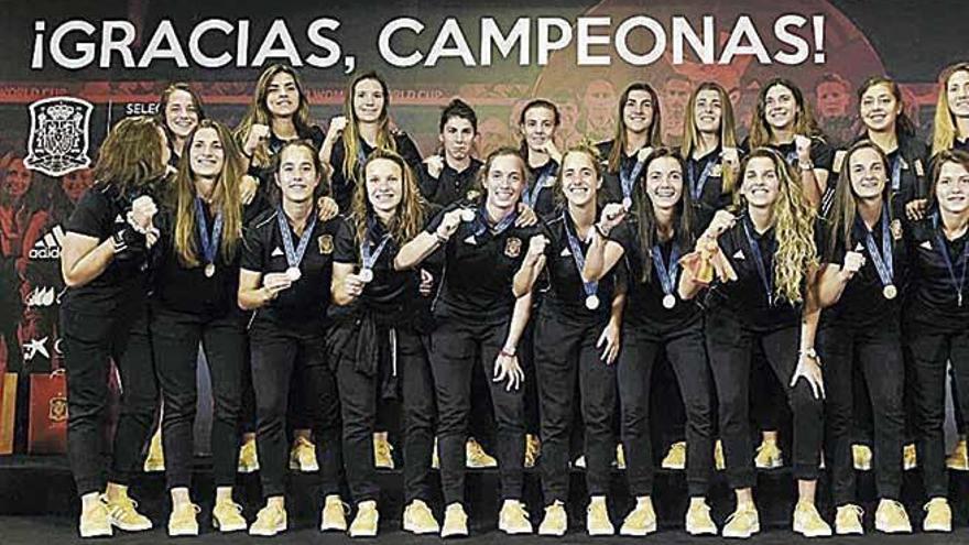 Recibidas bajo el lema &quot;¡Gracias, campeonas!&quot;