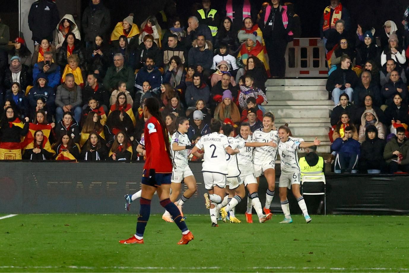 La afición se vuelca con las campeonas del mundo