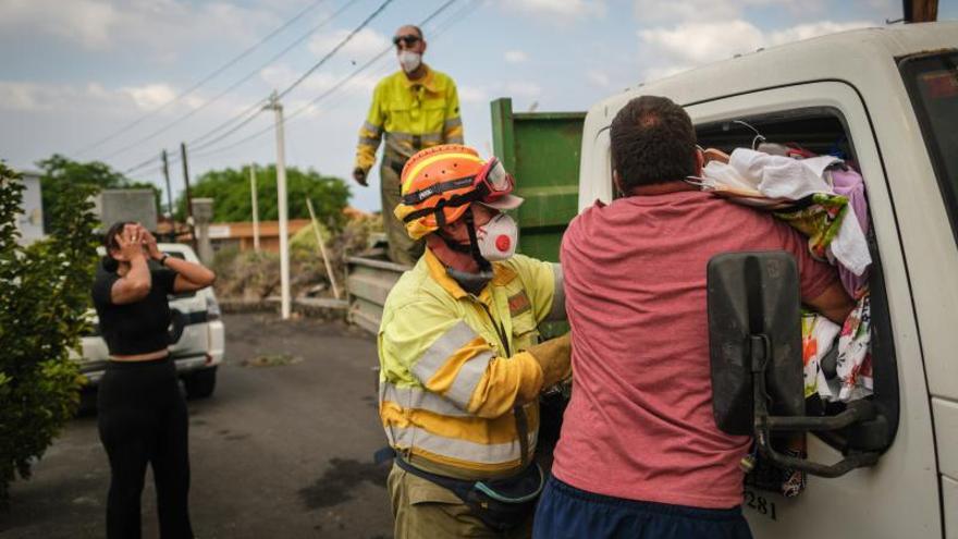 Desalojo de viviendas en La Palma debido a la erupción del volcán