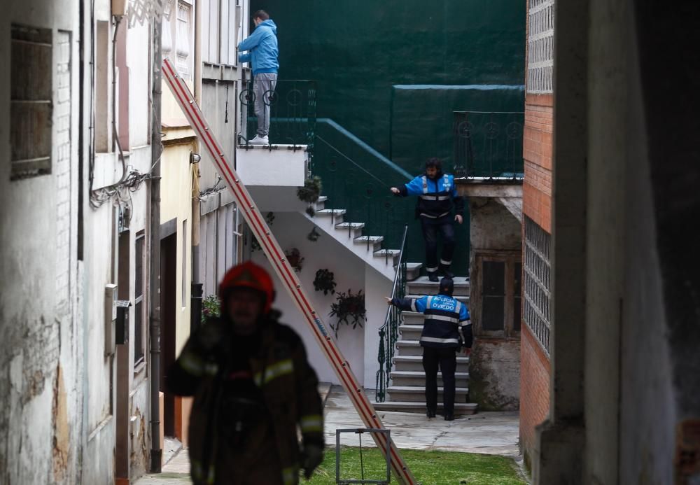 Incendio en un bazar chino de Oviedo.