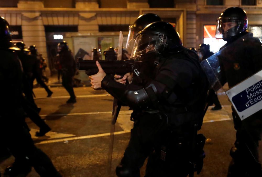 Protesta frente a la Jefatura de Vía Laietana