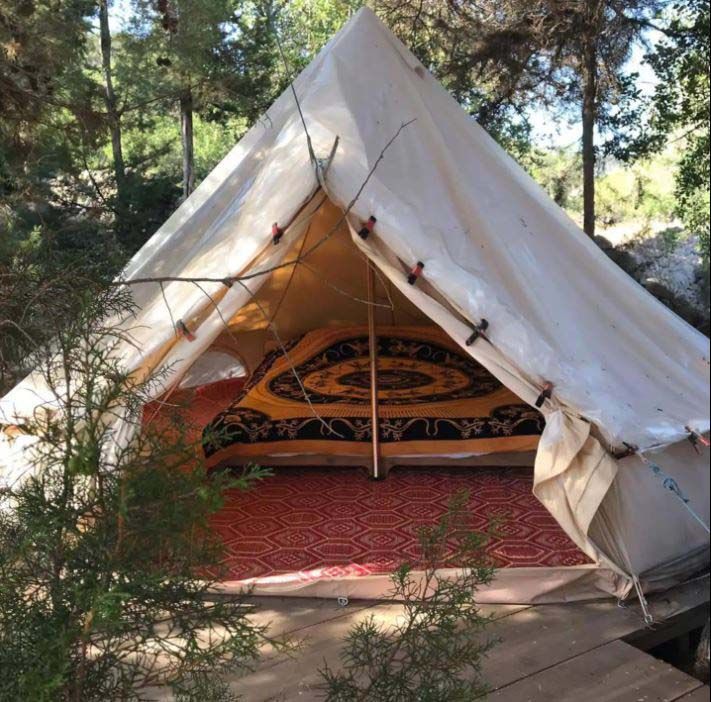 Celdas y tipis a precio de suite en Ibiza