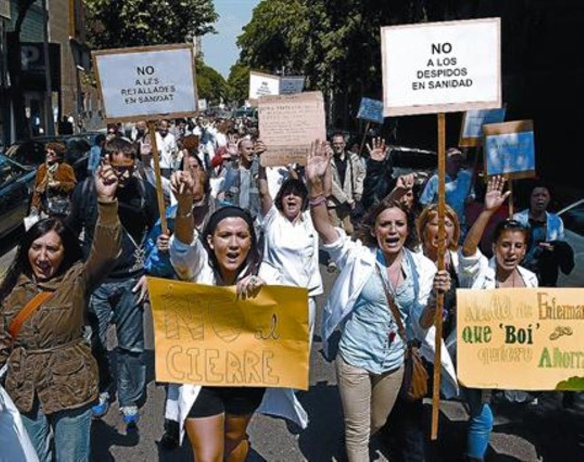 Protesta de empleados del Hospital Dos de Maig de Barcelona contra los recortes, en abril.