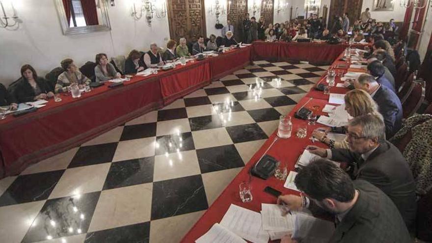 El Ayuntamiento de Cáceres aprueba sus cuentas más ajustadas en 8 años para cerrar sin déficit