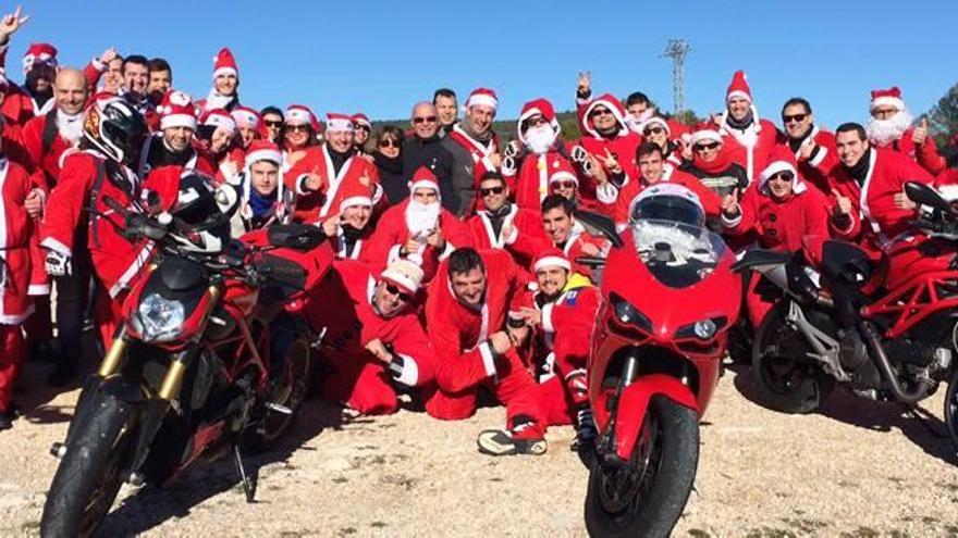 El club Ducati Levante se viste de Papá Noel