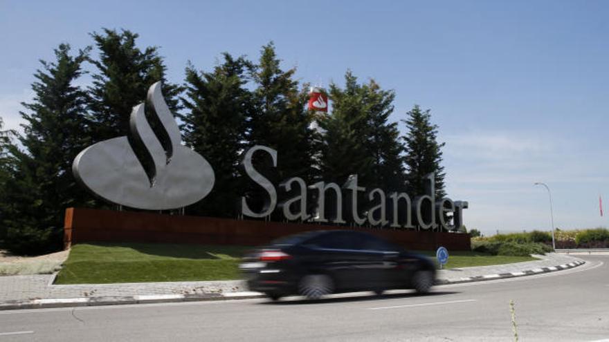 La Guardia Civil pide datos al Santander por la lista Falciani