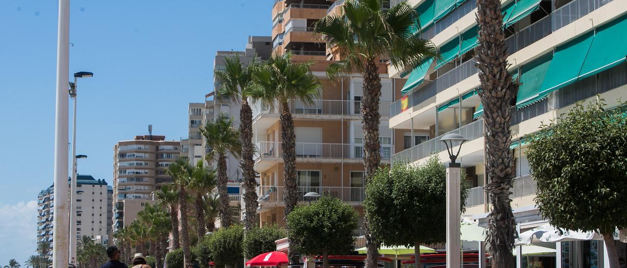 Una vista del paseo marítimo de El Campello.