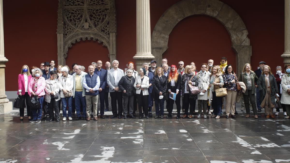 Una buena parte de los artistas que participan en la exposición en el Museo de Zaragoza.