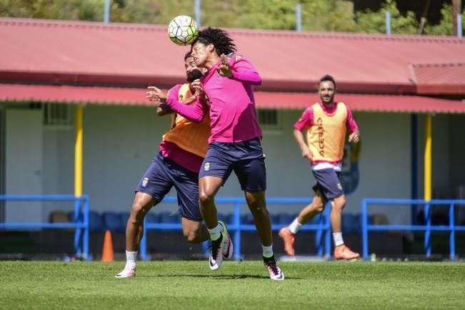 Entrenamiento de la UD Las Palmas en Barranco ...