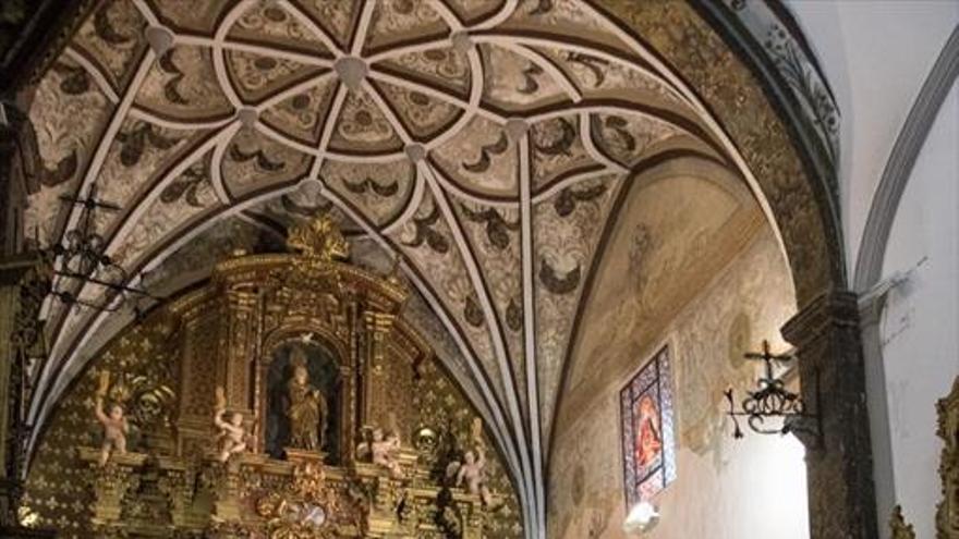 Amigos de Badajoz dirige una visita guiada al Convento de Santa Ana