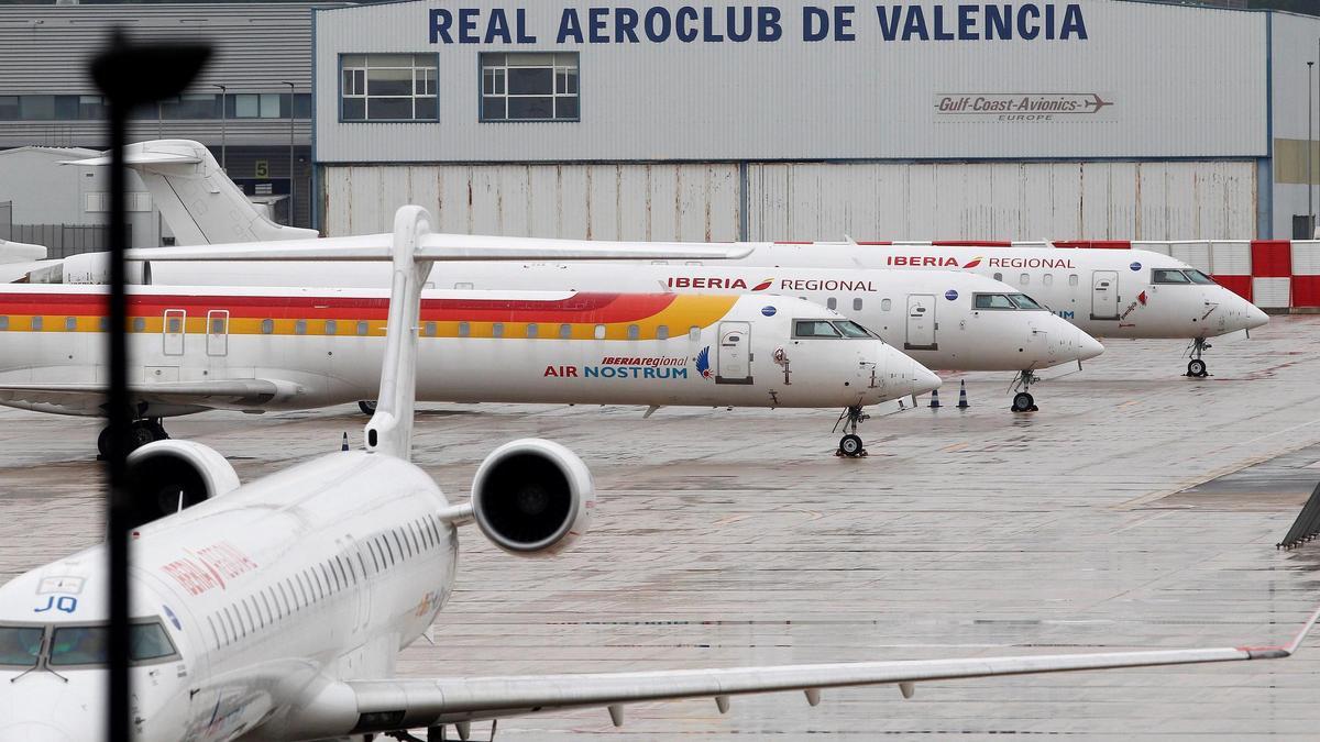 Aviones de Air Nostrum en el aeropuerto de Valencia.