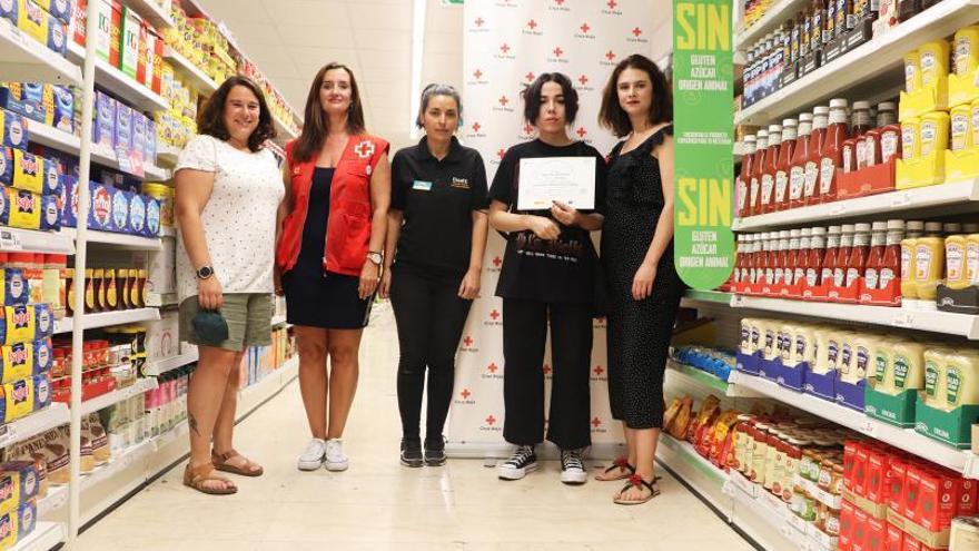Entrega de diplomas de Cruz Roja en un supermercado | Cruz Roja Zamora