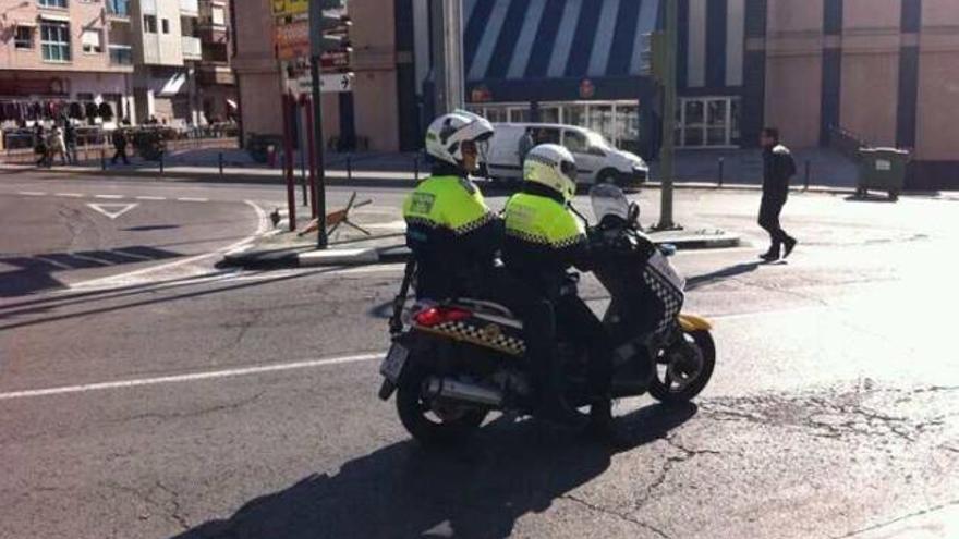 Medios materiales. Dos agentes en una sola motocicleta