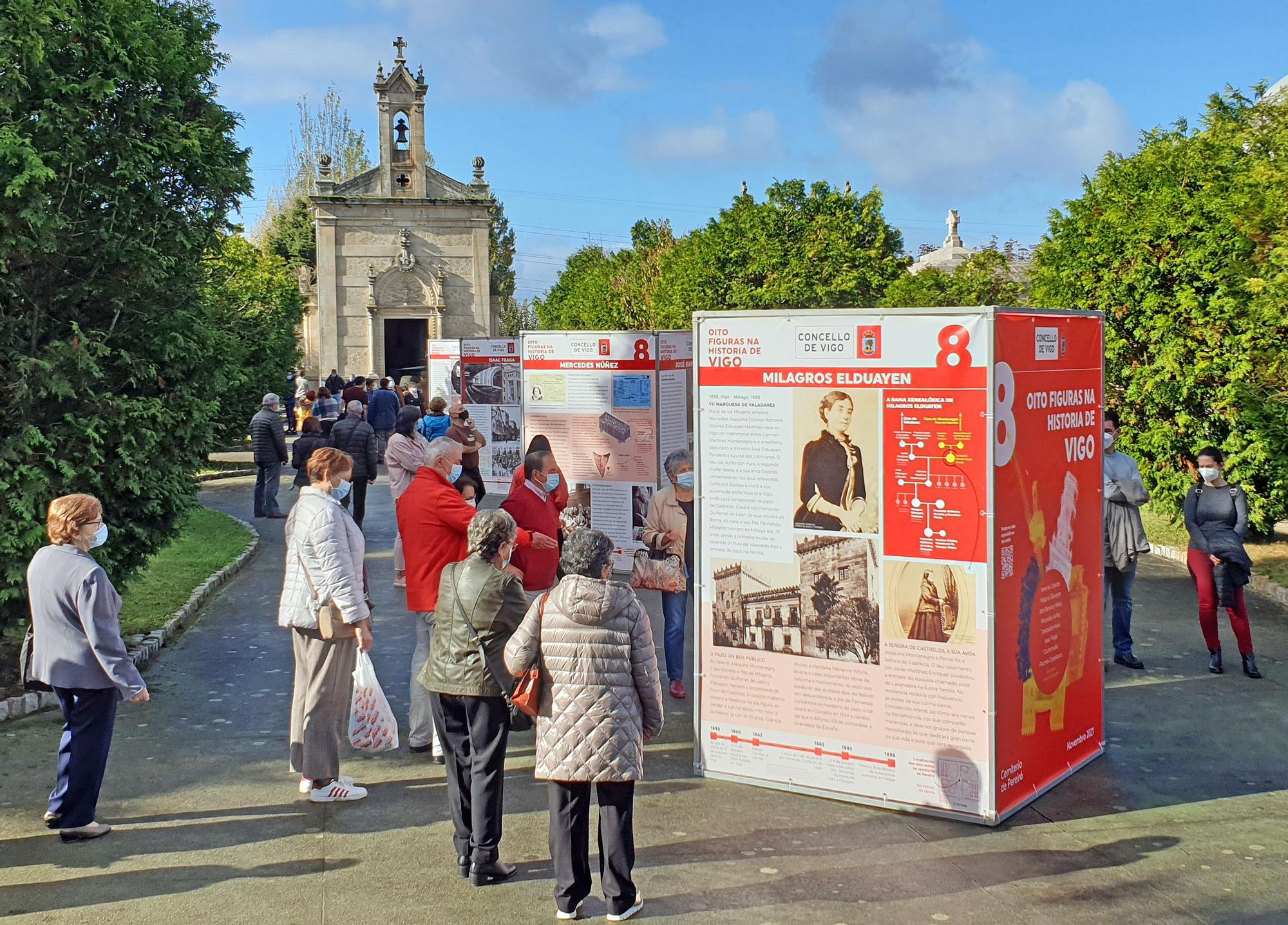 Todos Santos 2021 en Vigo: Flores y velas avivan el recuerdo de los que ya no están