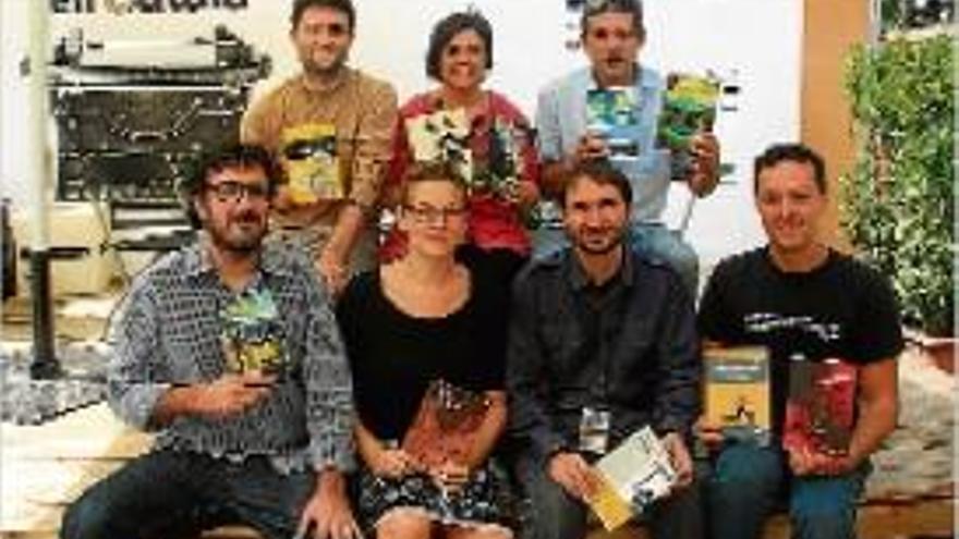Representants de les editorials de l&#039;associació Llegir en català