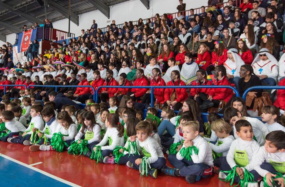 Multitudinario mosaico por la paz en el colegio Agustinos de Alicante