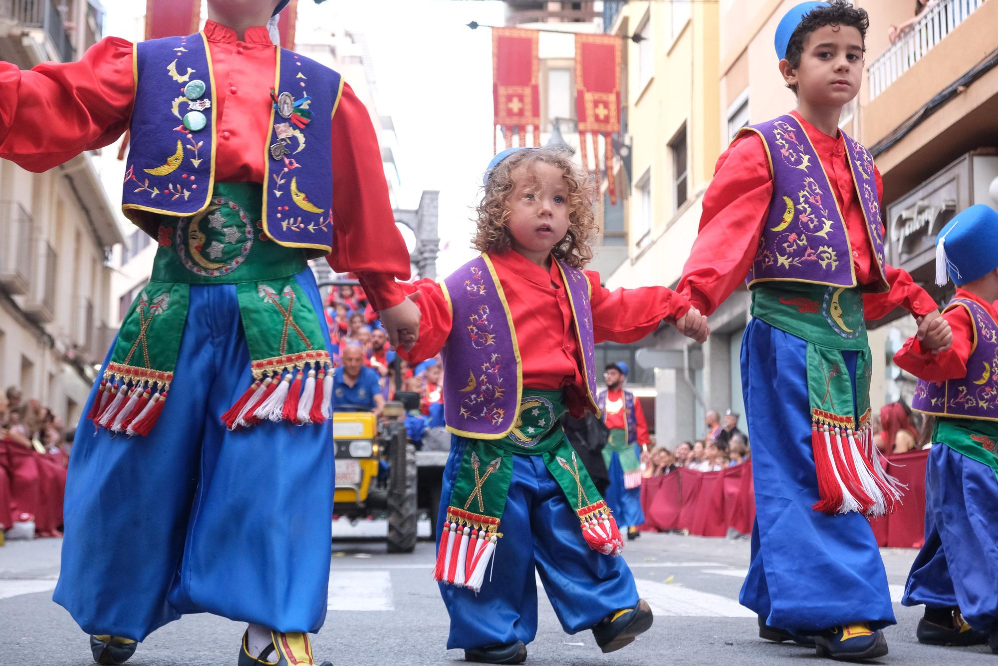 Así ha sido el desfile infantil de las fiestas de moros y cristianos de Elda