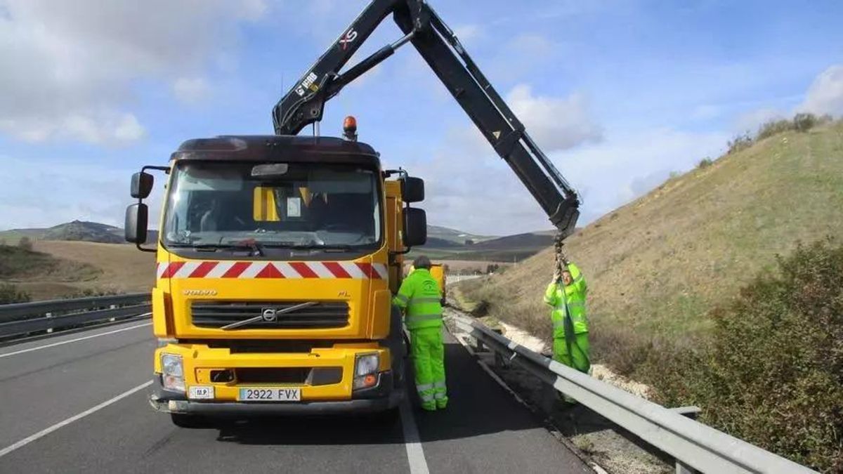 Actuaciones de conservación de la Junta en una carretera cordobesa.