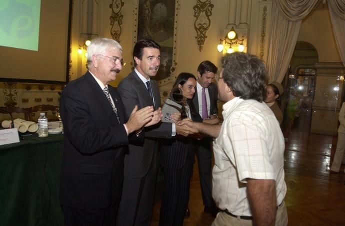 ENTREGA DE LOS "PREMIOS EMPRENDE" 2004