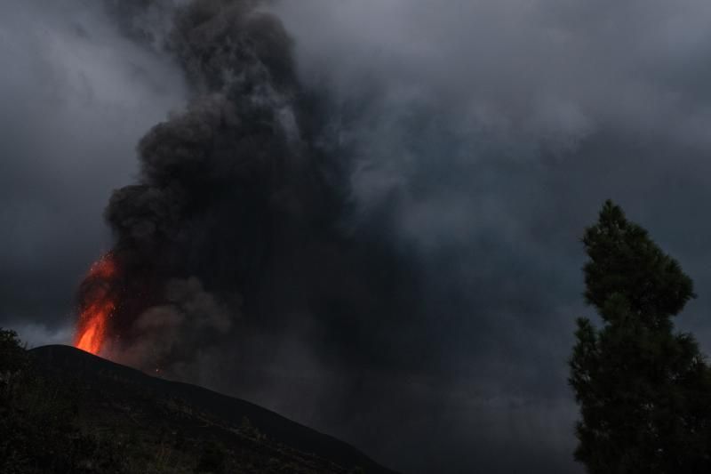 Volcán en Canarias: La lava sigue saliendo (4ºdía)