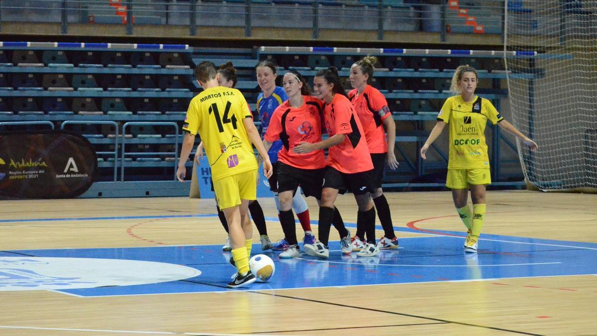 Las jugadoras del Cajasur Deportivo Córdoba festejan uno de los goles ante el Martos.