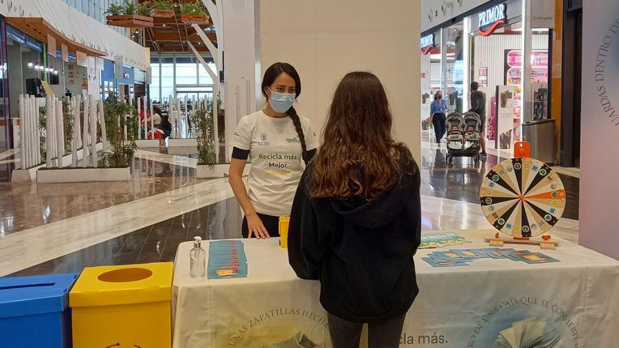 La Campaña “Mi barrio más sostenible” sensibiliza sobre separación de residuos en los centros comerciales de Las Palmas de Gran Canaria