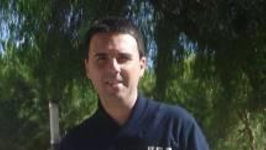 José Antonio Martínez, de la Falla Cambro, gana el premio Lletra d'Or de las fallas de Tavernes