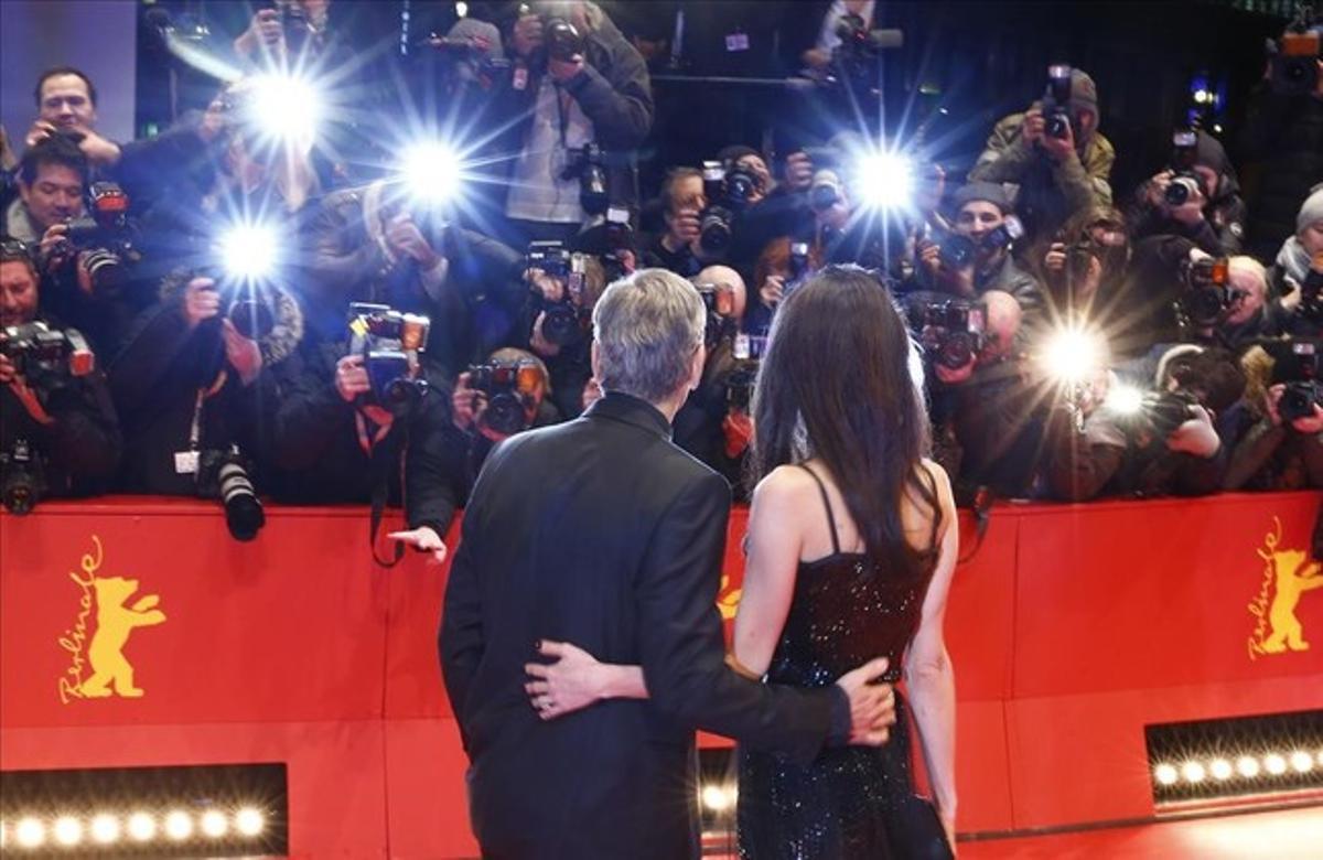 George Clooney y su esposa Amal, llegan a la ceremonia.