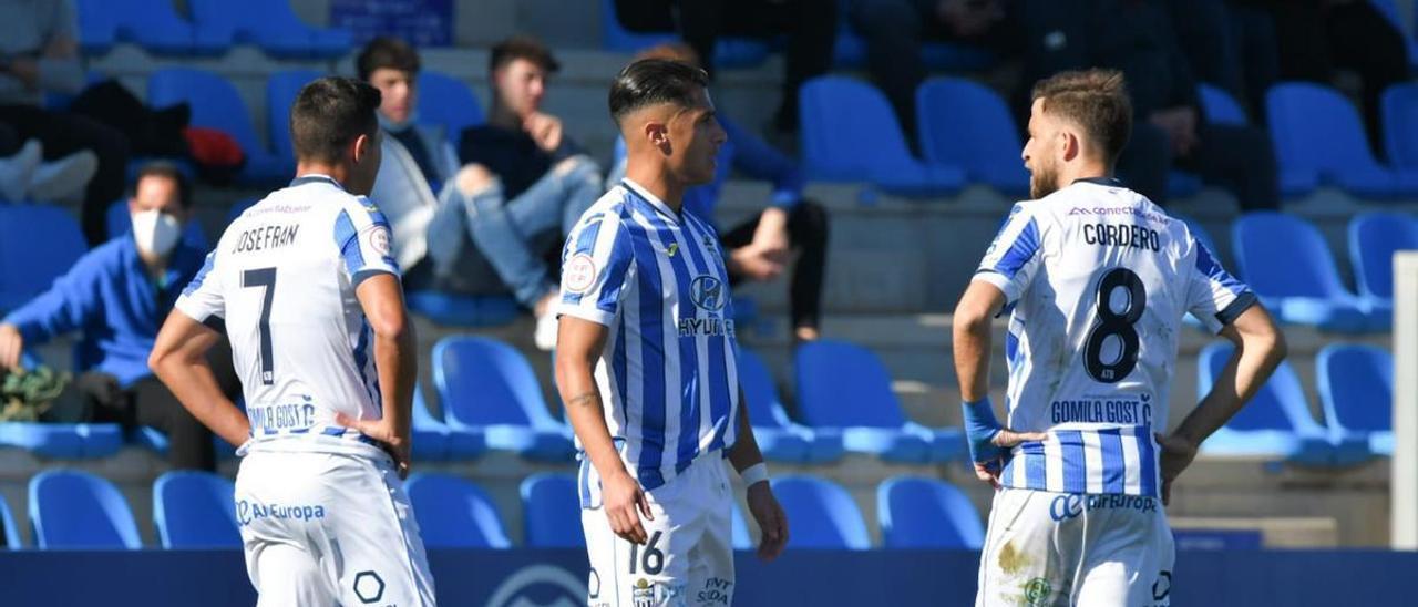 José Fran, Hugo y Cordero, en un partido disputado en el Estadi Balear.