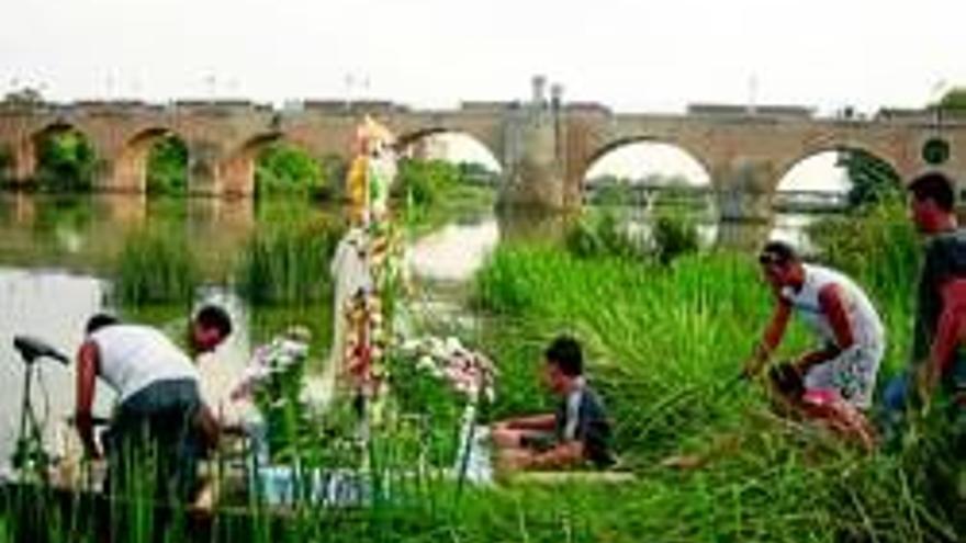 La virgen del Carmen vuelve al río