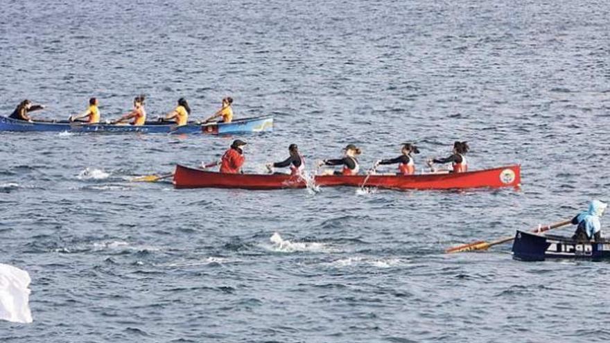 Imagen de una prueba de bateles de esta temporada. // Carmen Giménez