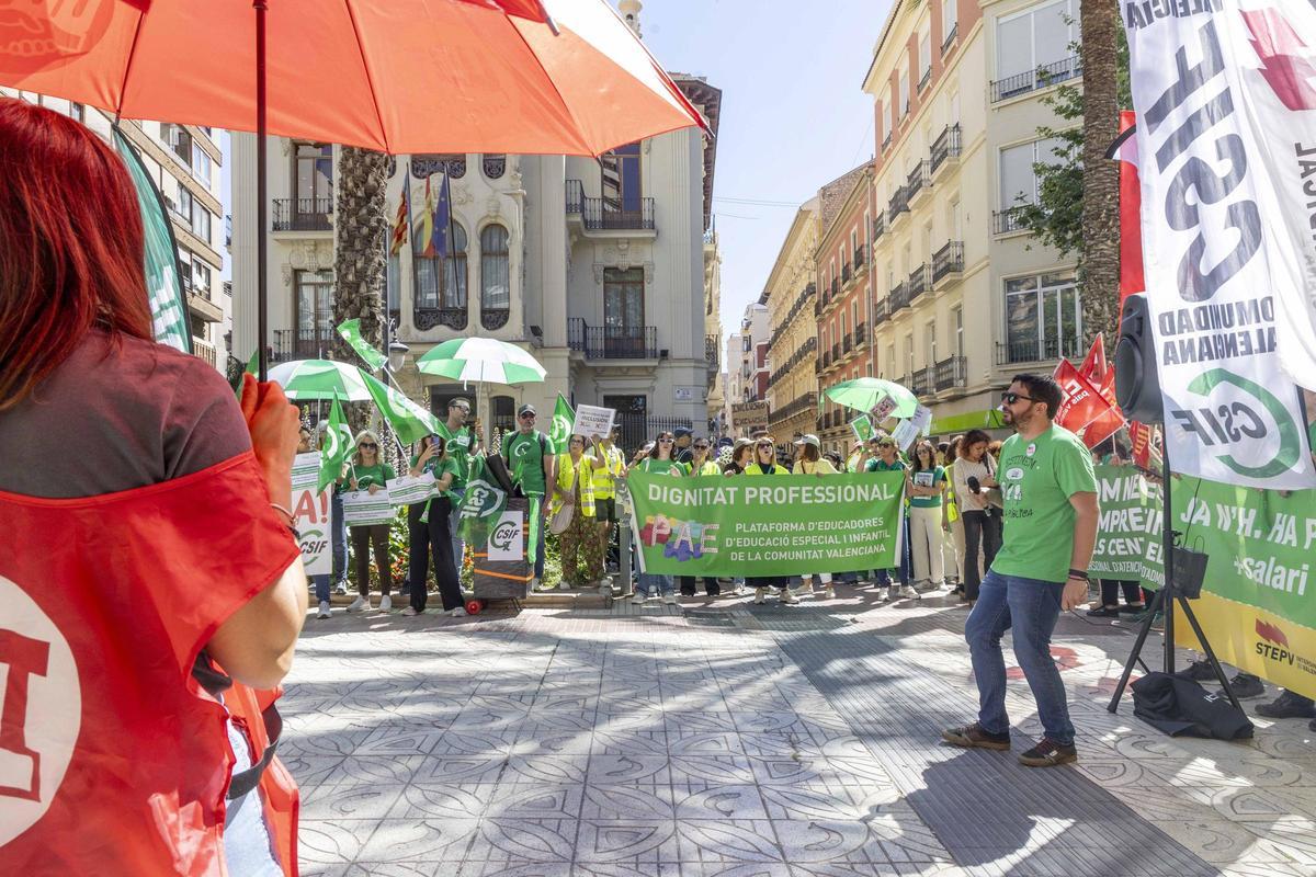 Noveno día de huelga de profesores: la lucha docente sigue viva en Alicante Noveno día de huelga de profesores: la lucha docente sigue viva en Alicante