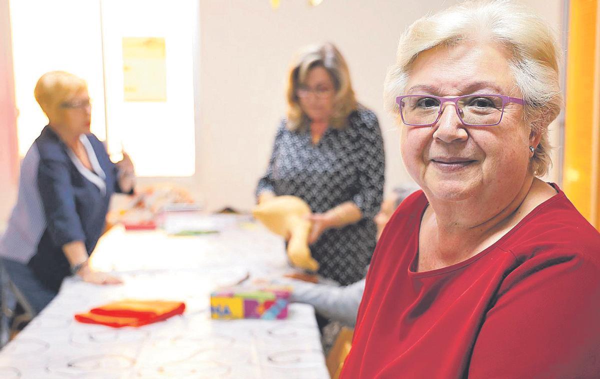 Eva Coloma reclama mayor inversión a los políticos en el barrio Virgen del Remedio.