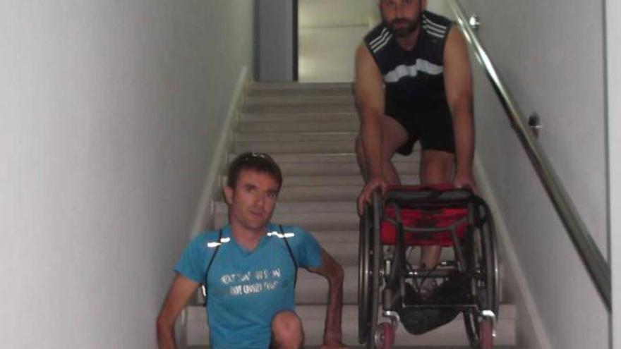 Un deportista paralímpico denuncia la falta de rampas