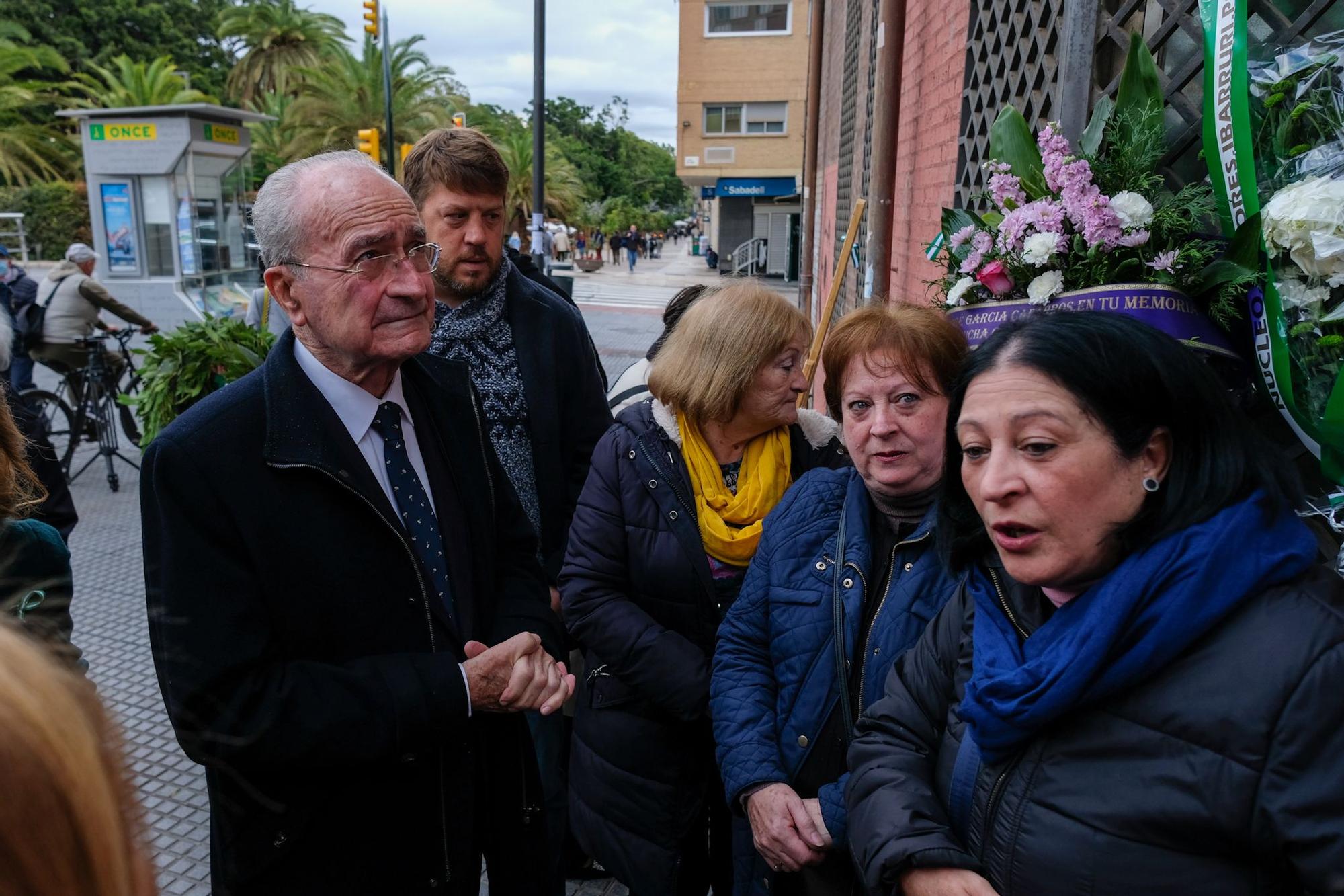 Ofrenda floral a García Caparrós con motivo del 4 de diciembre