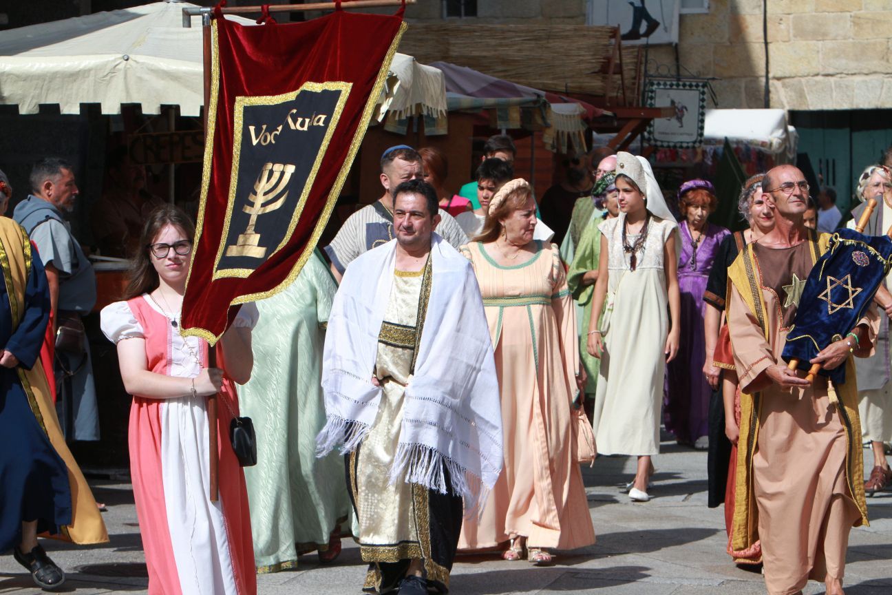 Ribadavia viaja a la Edad Media: maravedíes y fiesta en su día grande