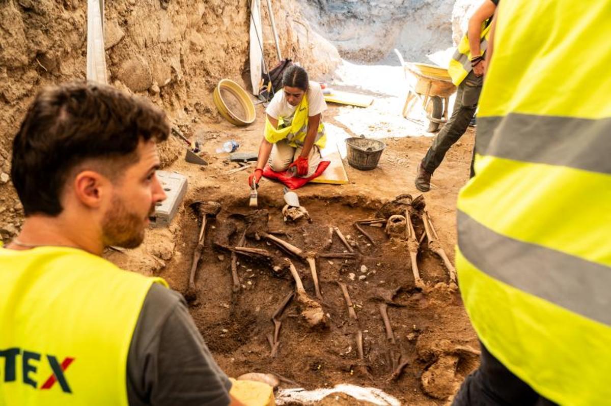 El hallazgo de cinco víctimas de la represión franquista en Cáceres devuelve la esperanza: "Queremos que nuestros familiares puedan descansar con dignidad"