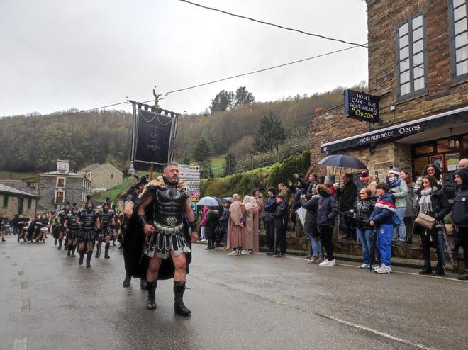 En imágenes: El espectacular vía crucis viviente de Villanueva de Oscos