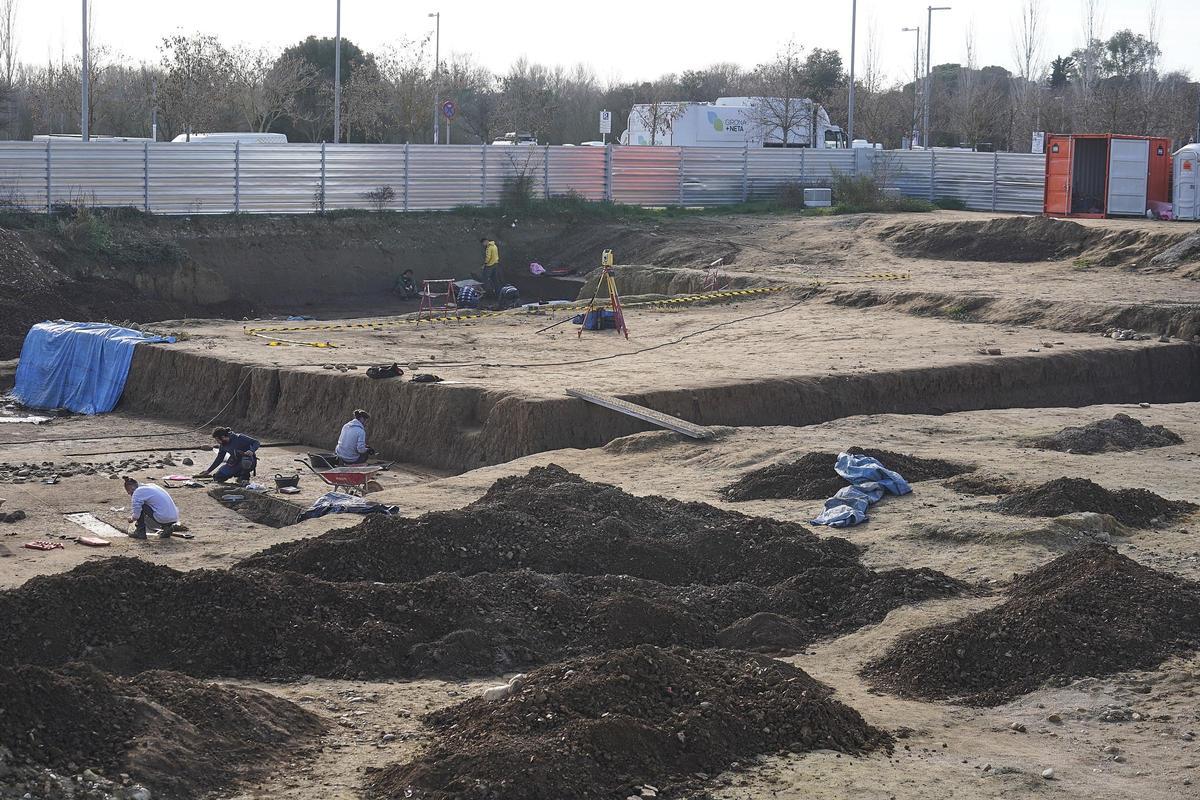 Excavacions arqueològiques a la parcel·la del costat de l'afectada, en una imatge d'arxiu.