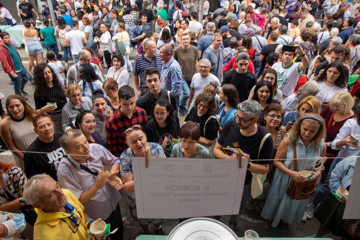 Éxito en la 18ª edición del Festival Sopes del Món, celebrado en la Marquesina de la Via Júlia, Nou Barris.