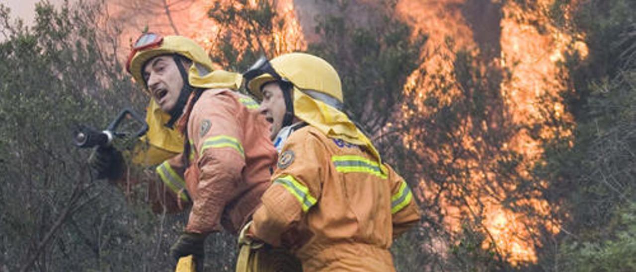 La ausencia de inversiones en prevención hace más peligrosos y violentos los incendios forestales.