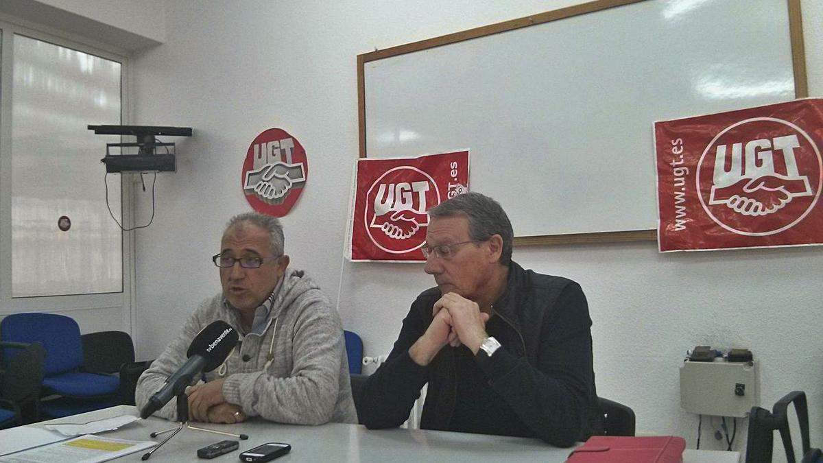 Javier González de UGT Benavente y Nicolás Estravís de la Federación de Servicios Públicos (FSP).| L. O. Z.