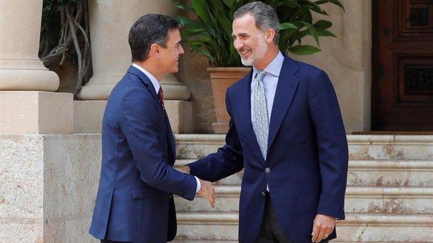 Sánchez llega a su despacho con el Rey en Marivent con casi una hora de retraso