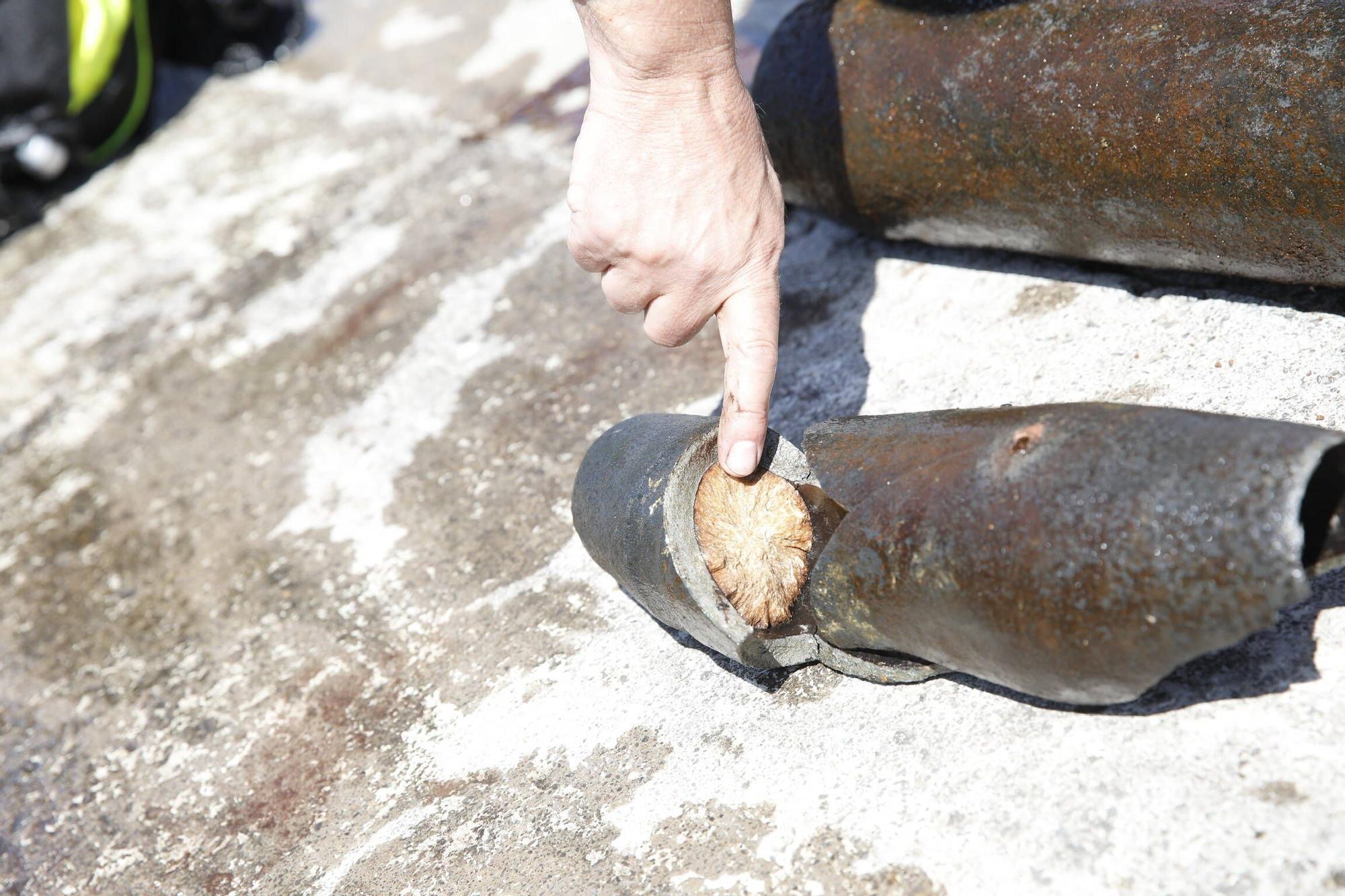 En imágenes: Así fueron las labores de desactivación de tres obuses en la costa de Gijón