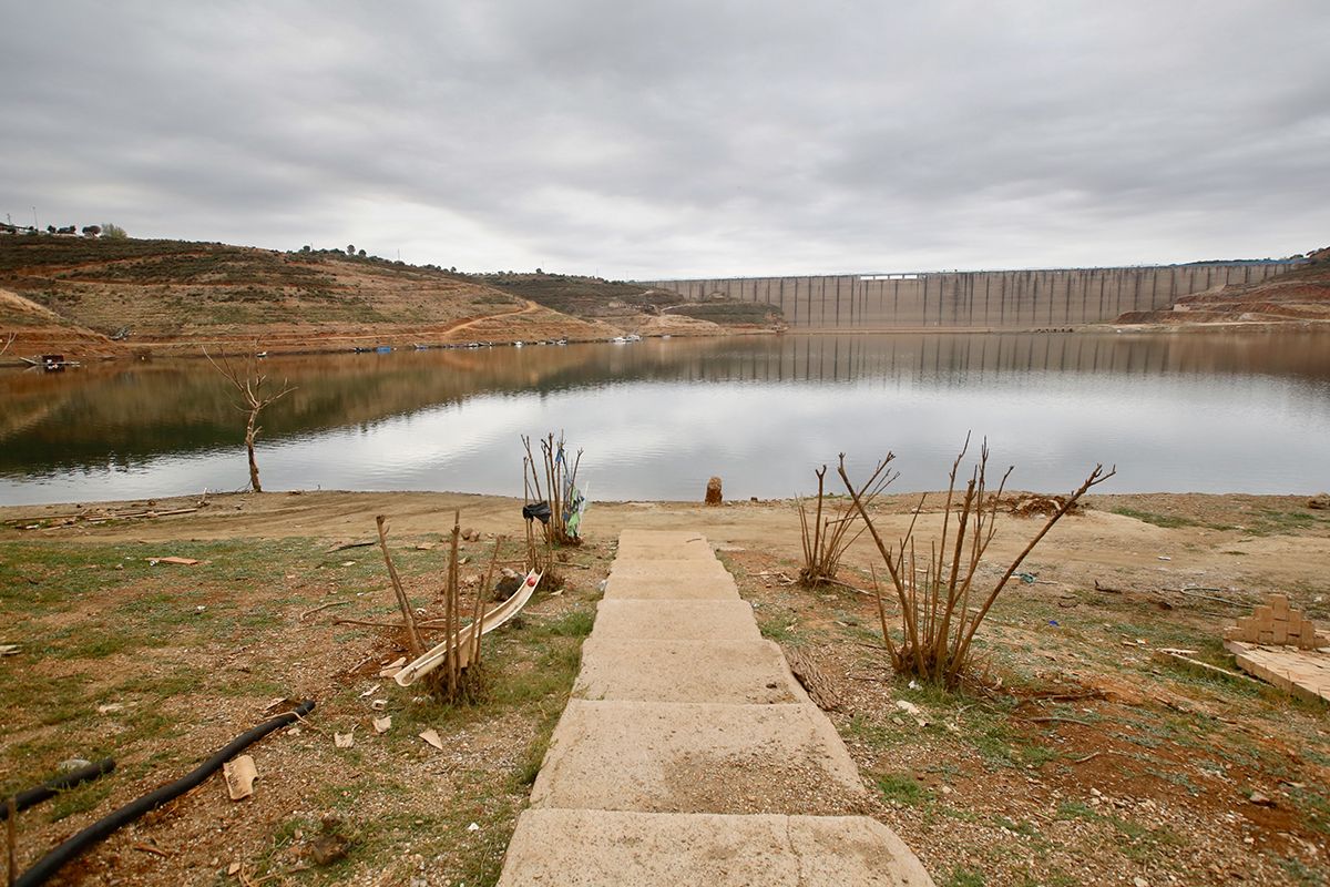 El pantano de La Breña bajo mínimos